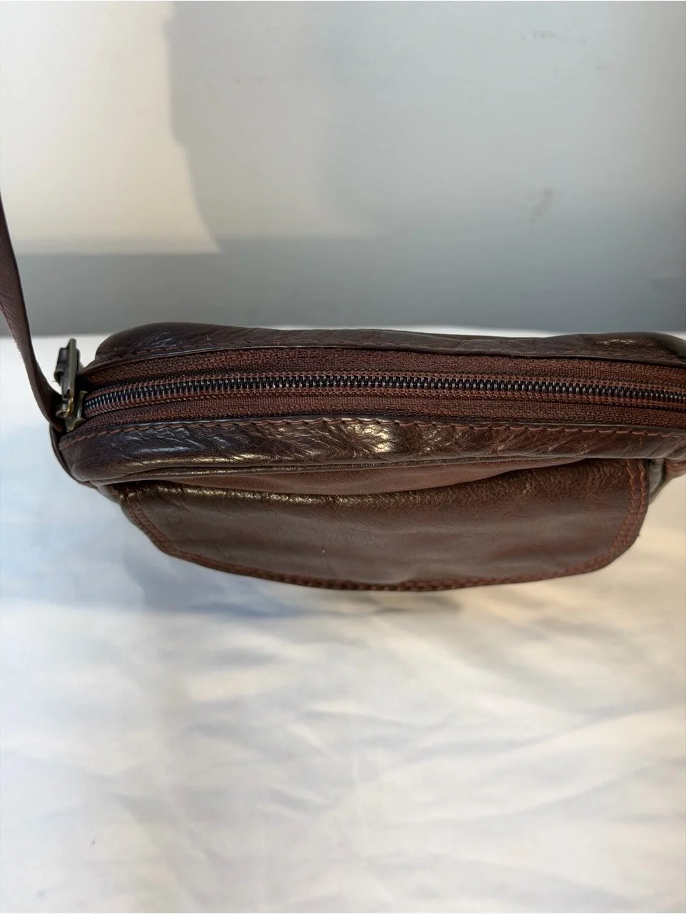 Vintage Classic Brown Leather Crossbody Bag - Unbranded